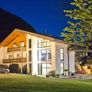 Les Moineaux Hotel