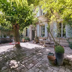 https://maison-xixe-et-jardin-en-intramuros.aixenprovencehotels.org